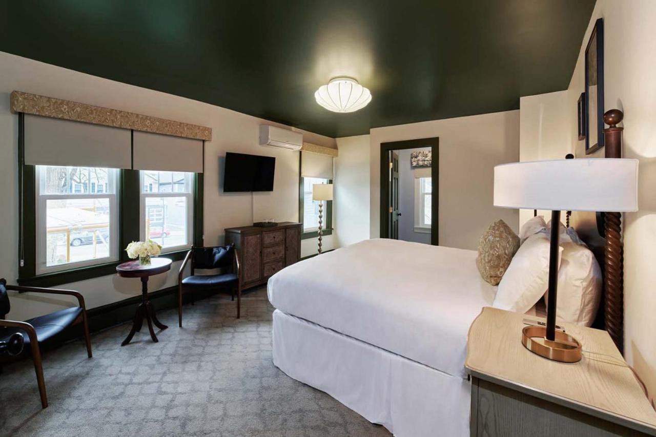 Hotel The Whitlock à Lenox Extérieur photo