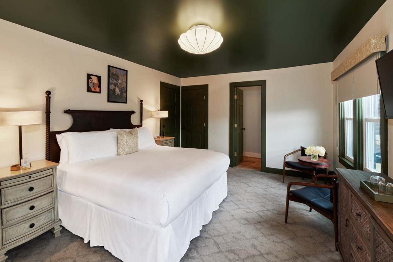 Hotel The Whitlock à Lenox Extérieur photo