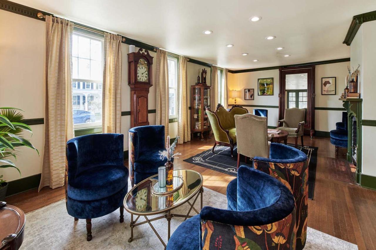 Hotel The Whitlock à Lenox Extérieur photo