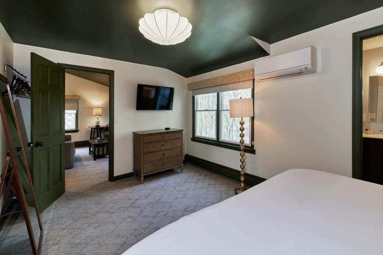 Hotel The Whitlock à Lenox Extérieur photo