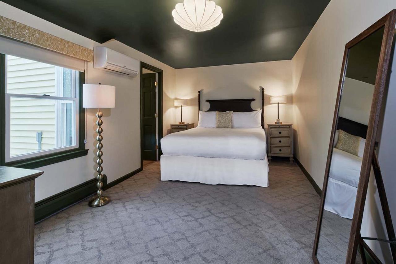 Hotel The Whitlock à Lenox Extérieur photo