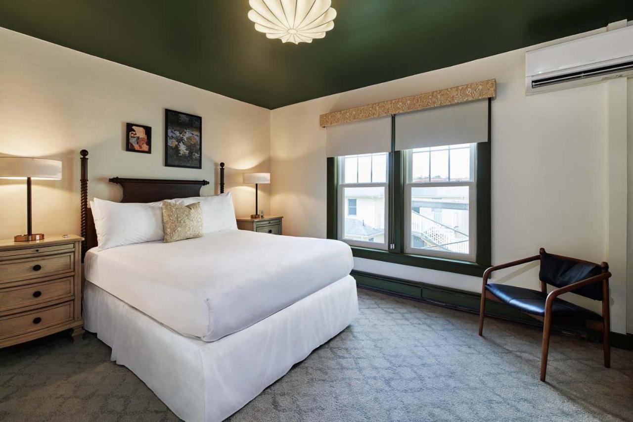 Hotel The Whitlock à Lenox Extérieur photo