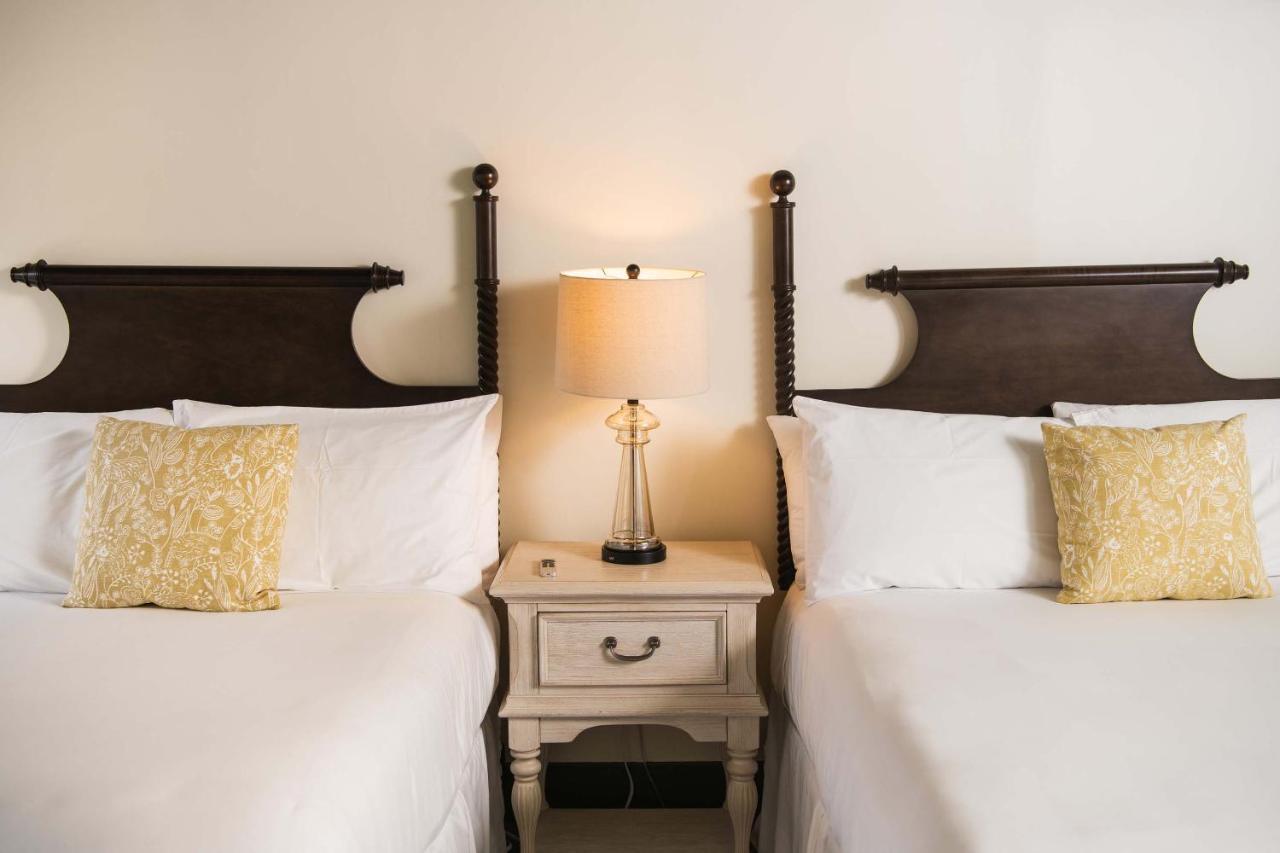 Hotel The Whitlock à Lenox Extérieur photo