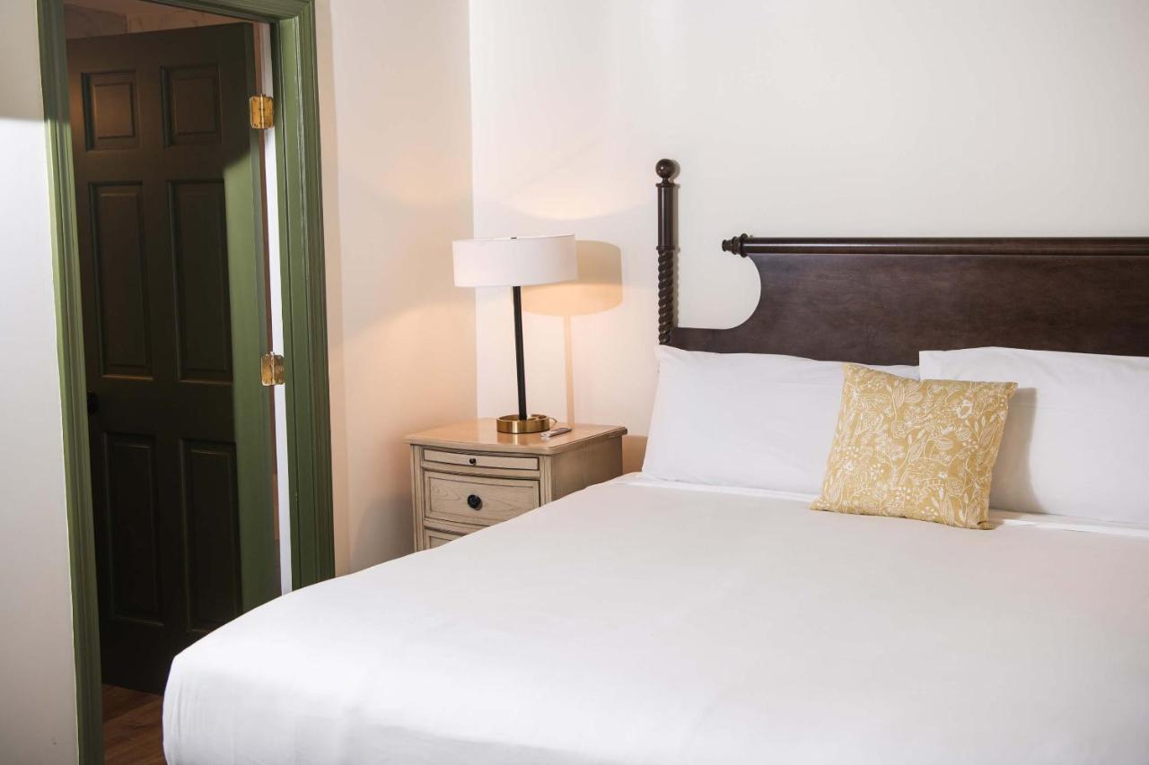 Hotel The Whitlock à Lenox Extérieur photo