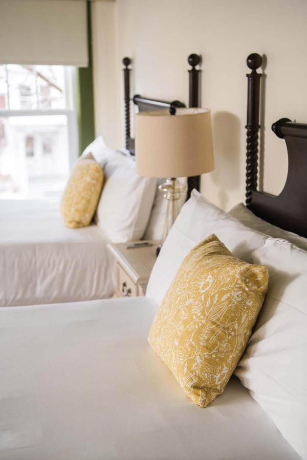 Hotel The Whitlock à Lenox Extérieur photo