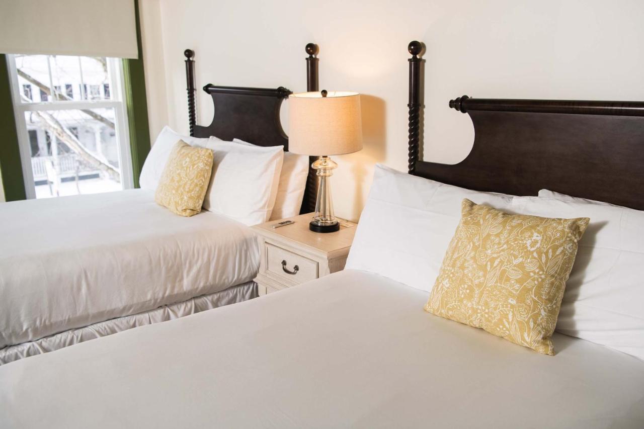 Hotel The Whitlock à Lenox Extérieur photo
